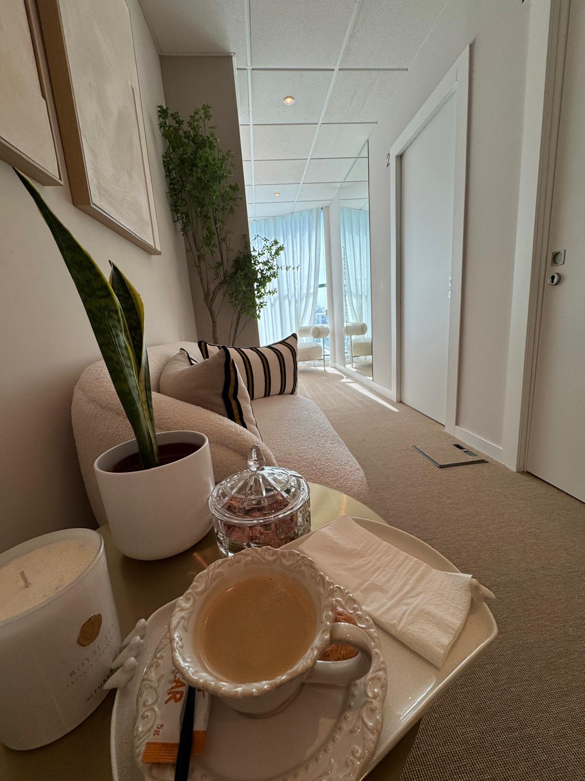 Receção da clínica Gisele Fernandes Estética Avançada, Cascais